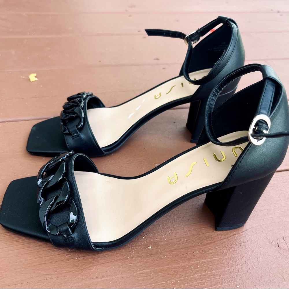 Women short heels sandals